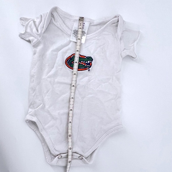 Sara Lynn Togs Baby Bodysuit White Florida Gators Embroidered Logo 3-6M Snap - Picture 5 of 6